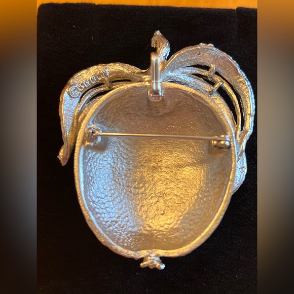 Silver Tone Apple Brooch Vintage Sarah Coventry signed textured - Picture 3 of 4